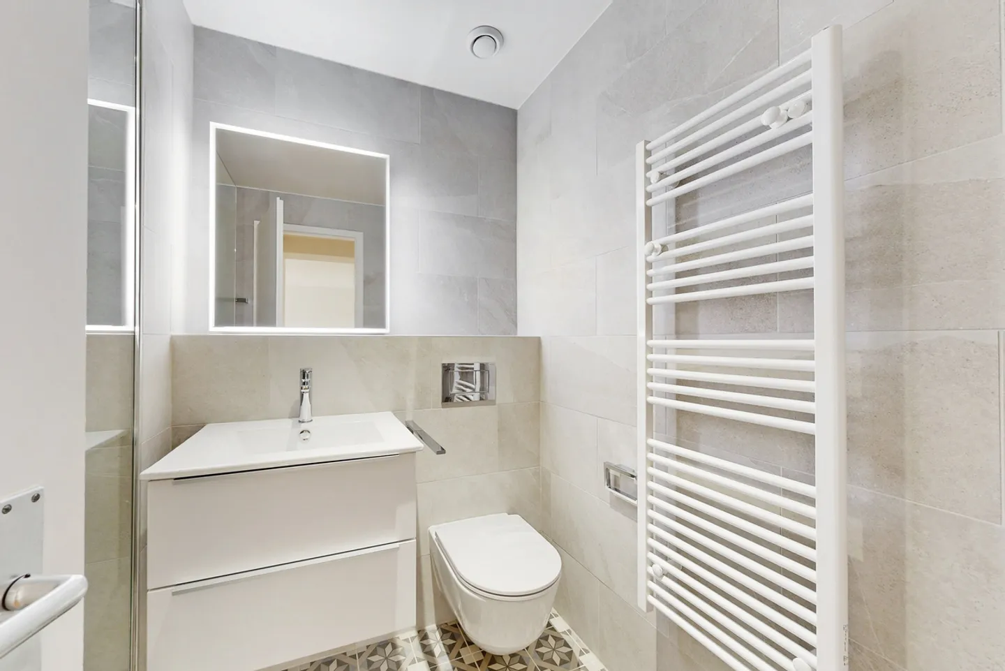 Superb apartment just steps from the lake! - Photo 4 of 5