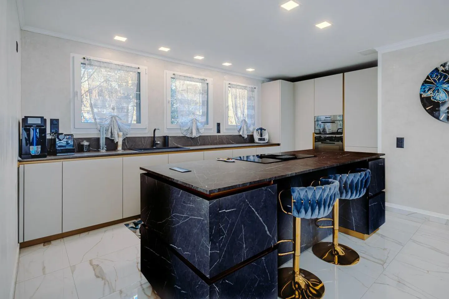 Penthouse mit Seeblick in Porza - Foto 2 von 13
