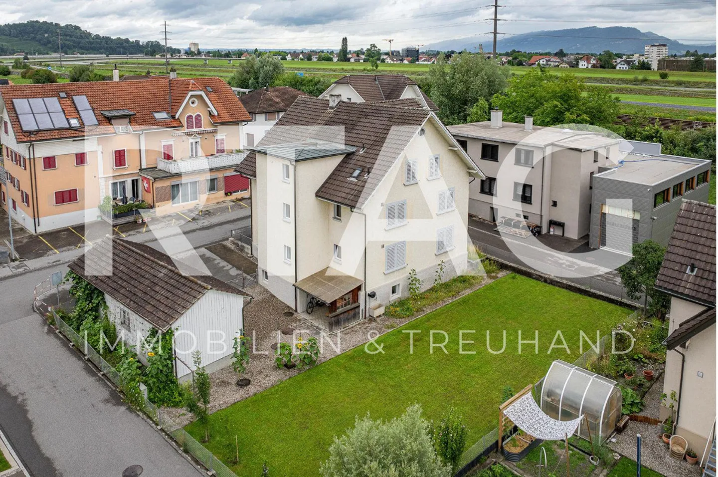 4.5-Room Apartment - Photo 1 of 11