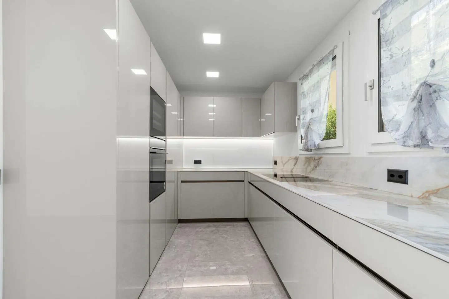 Penthouse mit Seeblick in Porza - Foto 10 von 13
