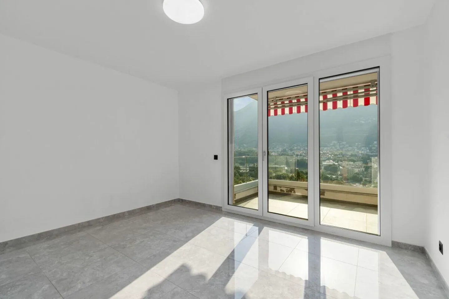 Penthouse mit Seeblick in Porza - Foto 12 von 13