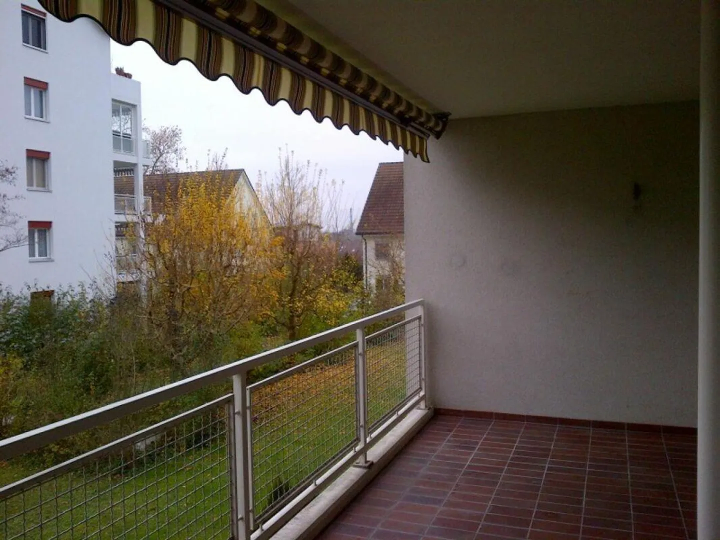 Ampio appartamento in una posizione popolare con balcone soleggiato - Foto 9 di 9