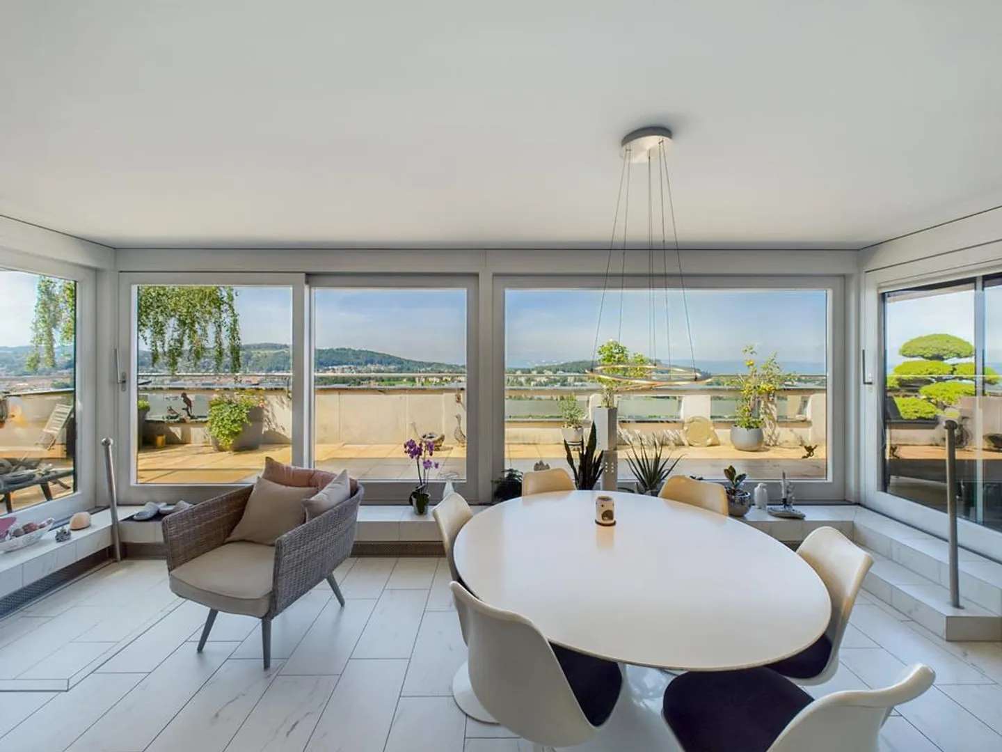 Unique penthouse apartment above the rooftops of St. Gallen - Photo 2 of 18