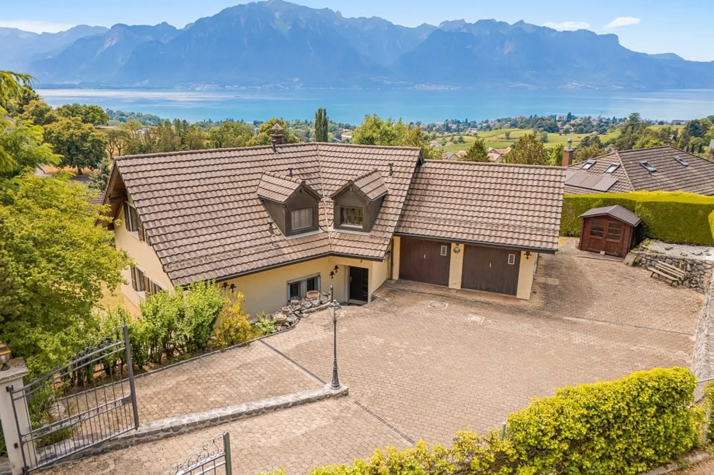 Single house for sale - Photo 1 of 13