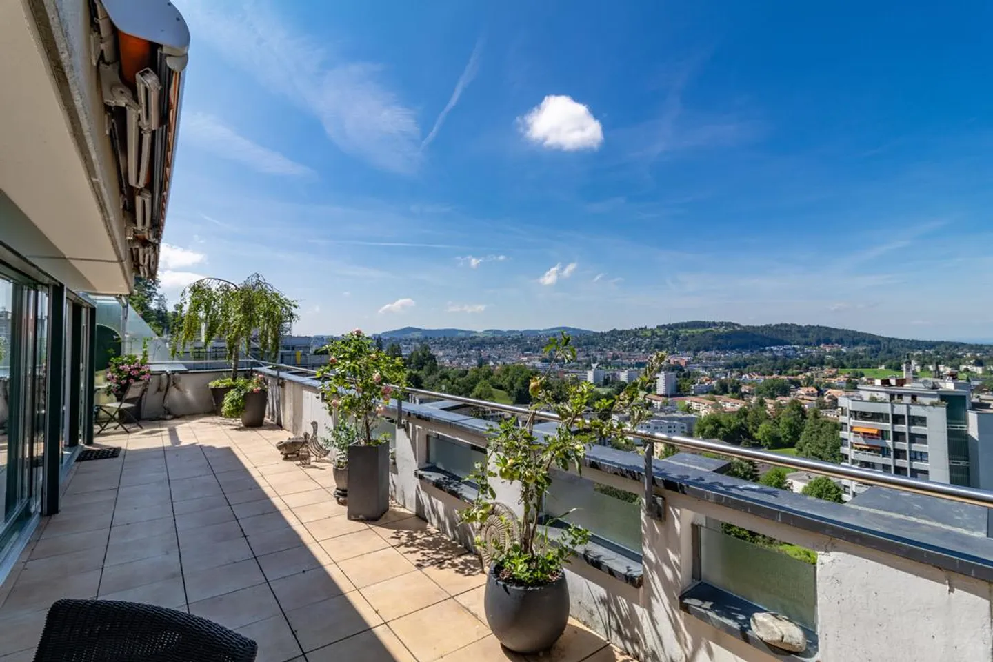 Unique penthouse apartment above the rooftops of St. Gallen - Photo 14 of 18