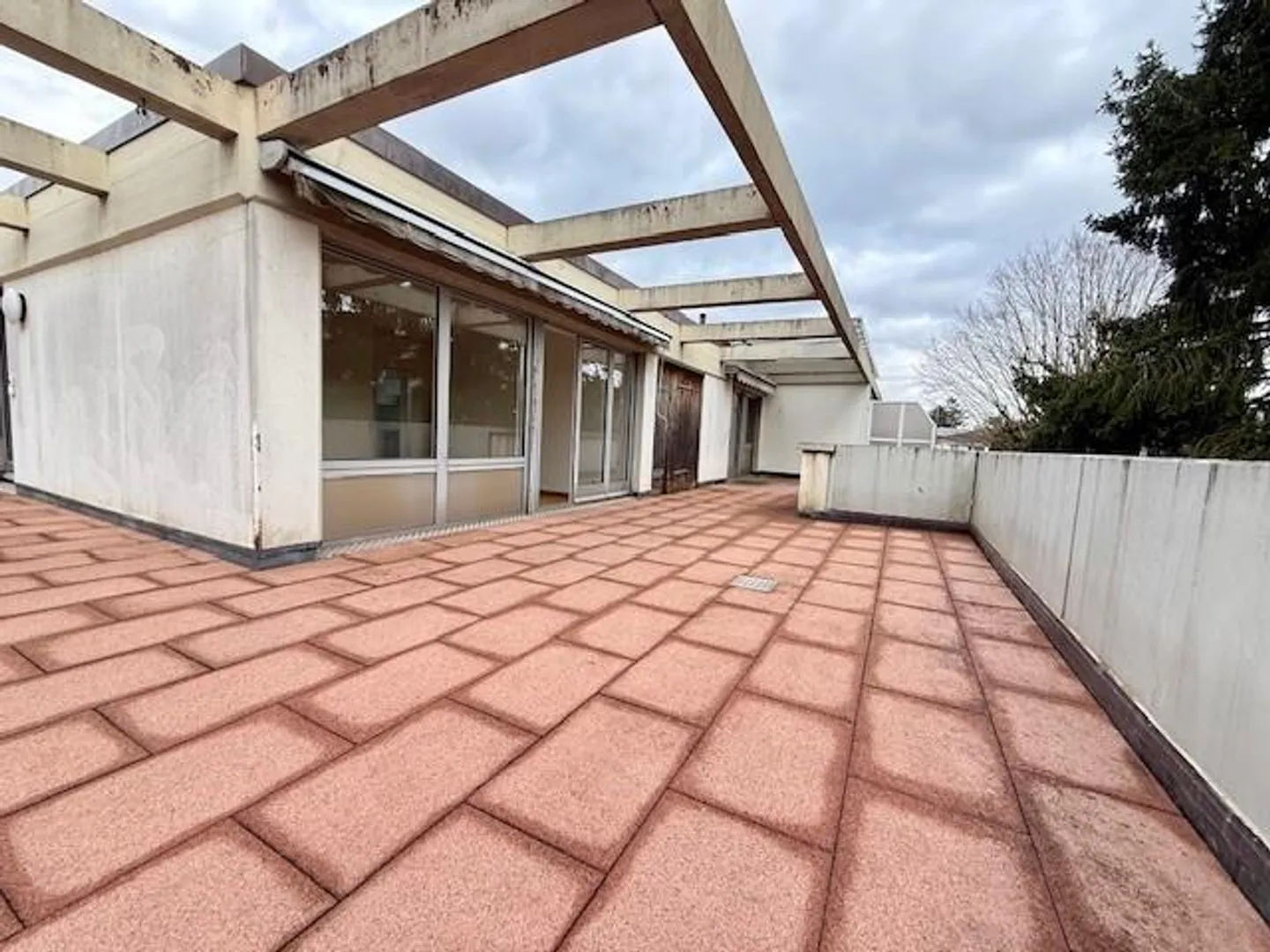 Bright, modern penthouse apartment with large roof terrace - Photo 11 of 11