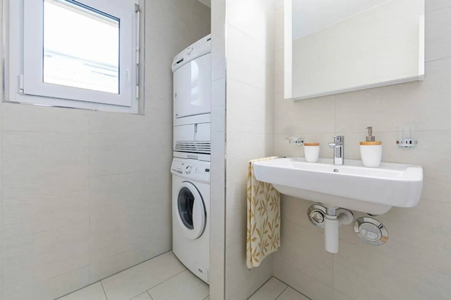 Beautiful Ground Floor Apartment with Garden Share - Photo 5 of 8