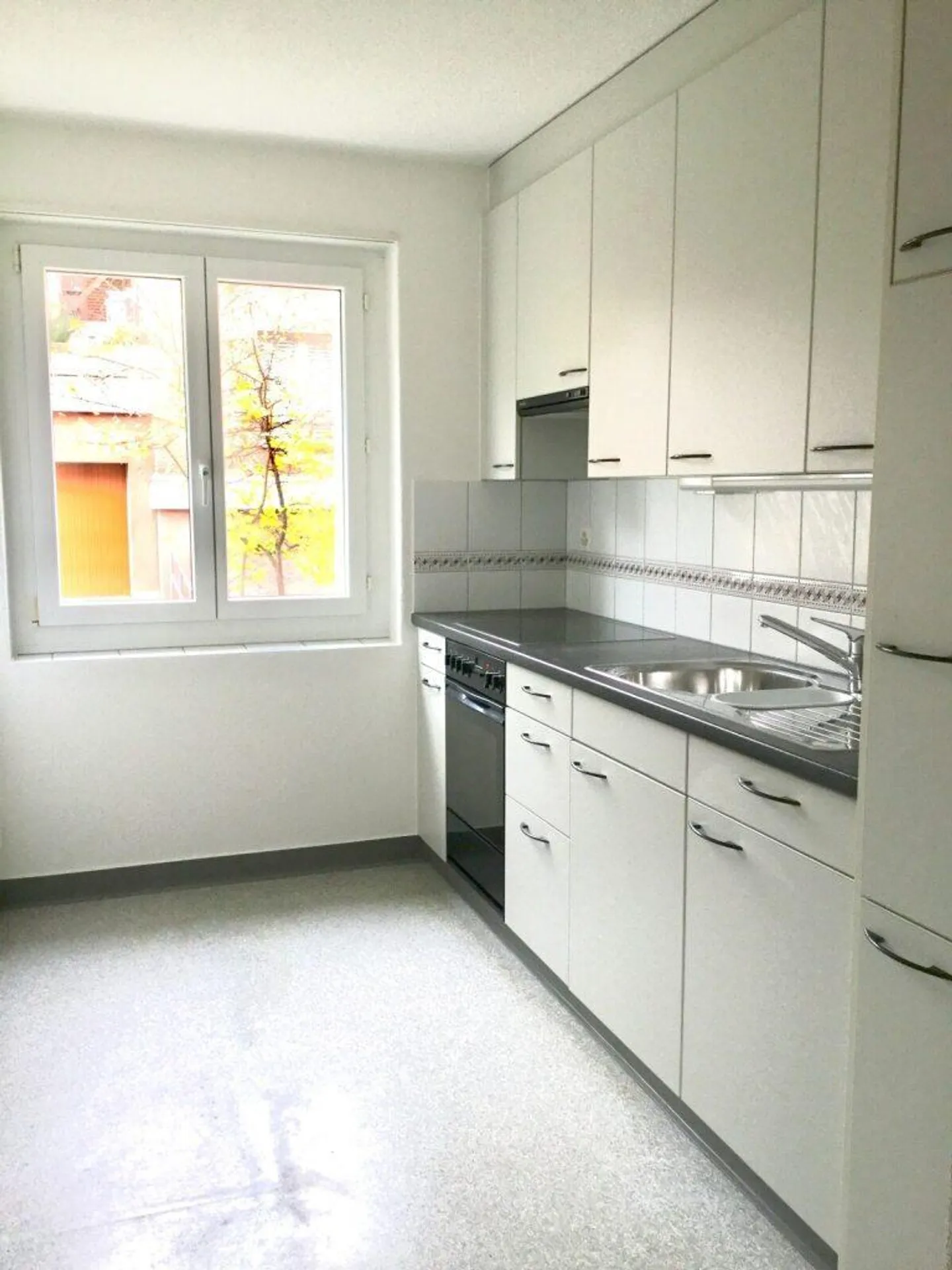 Appartamento luminoso di 3 stanze in una zona residenziale tranquilla - Foto 2 di 5