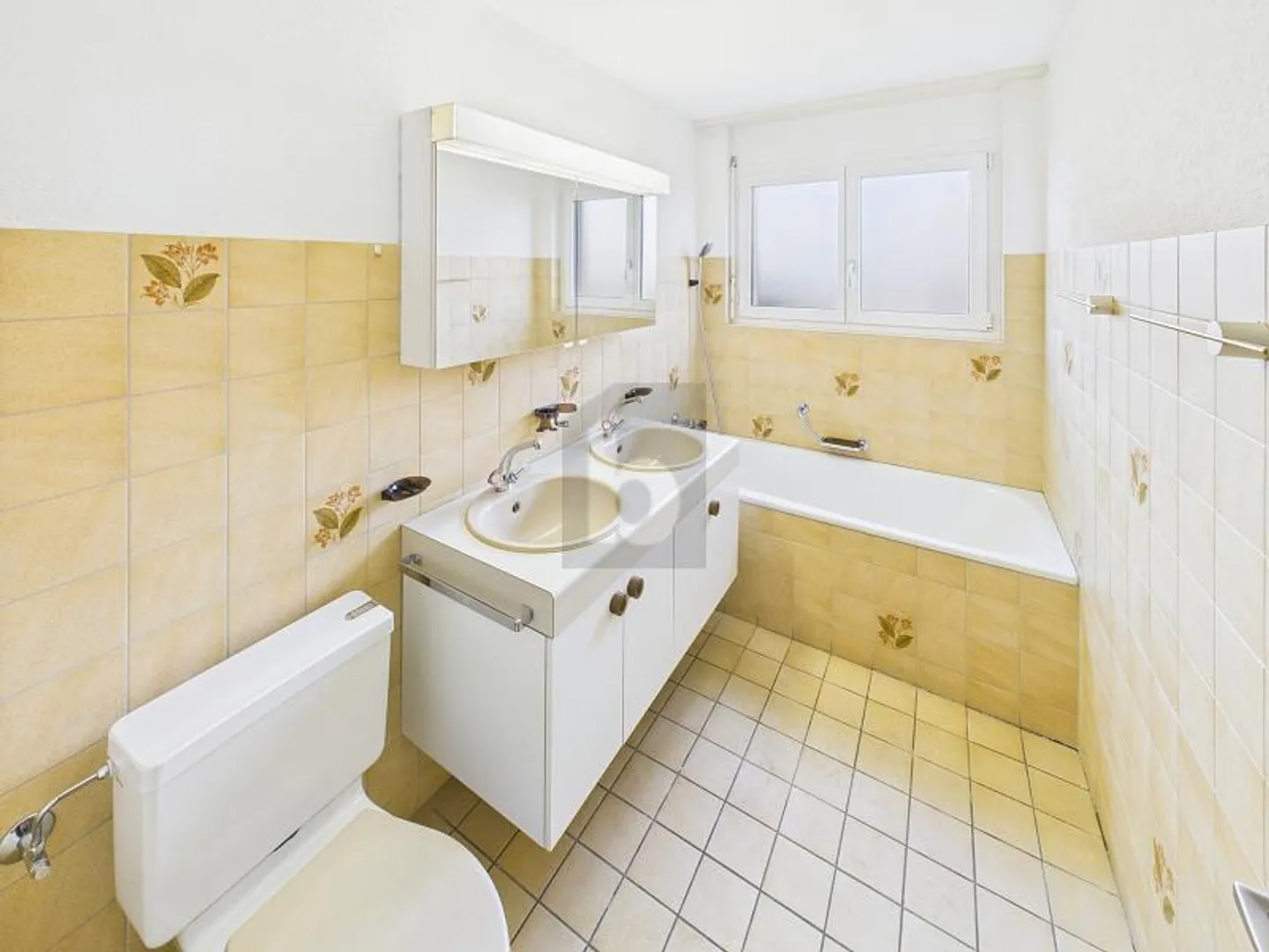 SPACIOUS AND WELL CONNECTED - Photo 4 of 6