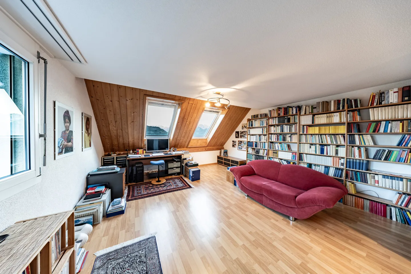 Spacieux et inondé de lumière avec une vue grandiose - Photo 6 sur 10