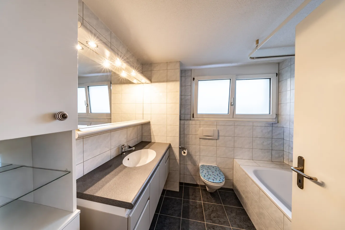 Spacieux et inondé de lumière avec une vue grandiose - Photo 8 sur 10