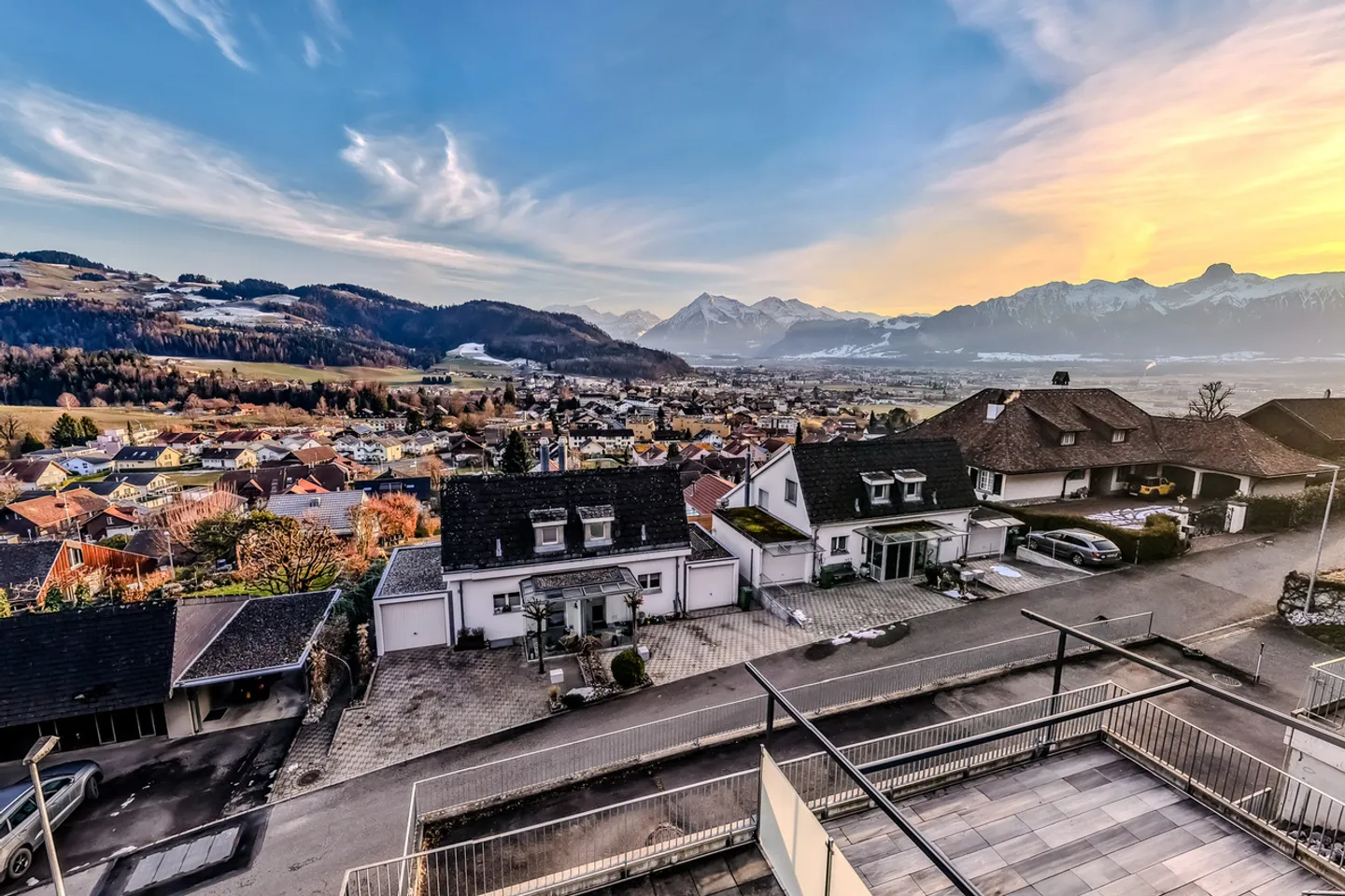 Spacieux et inondé de lumière avec une vue grandiose - Photo 1 sur 10