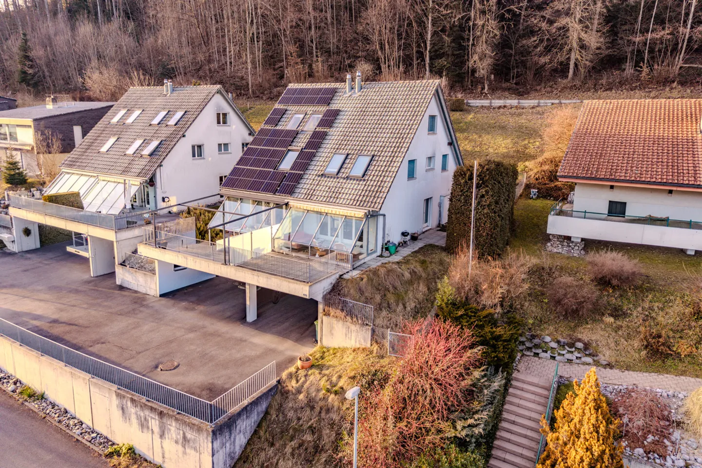 Spacieux et inondé de lumière avec une vue grandiose - Photo 2 sur 10