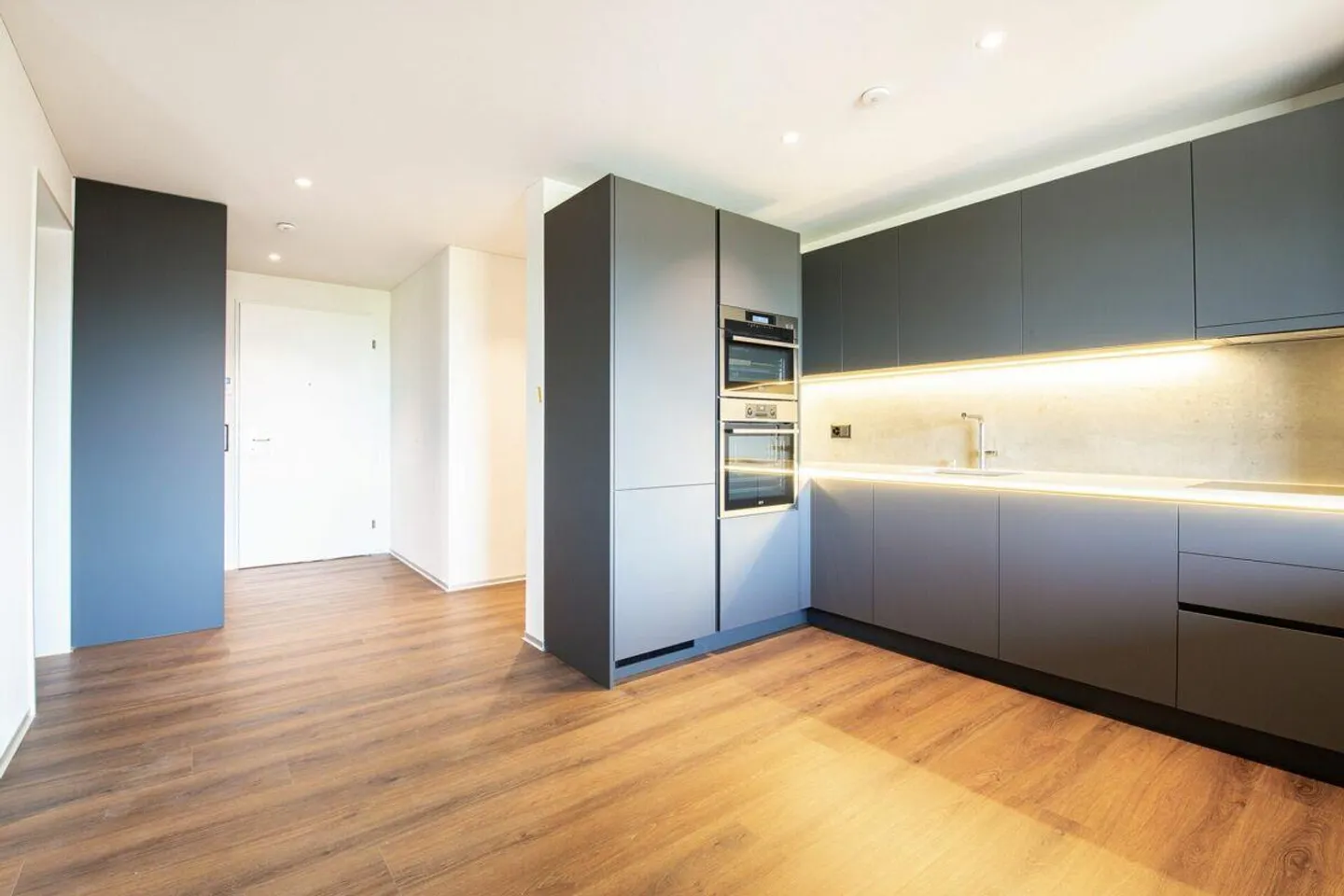 Modern Penthouse Apartment in the Heart of Nänikon - Photo 1 of 11