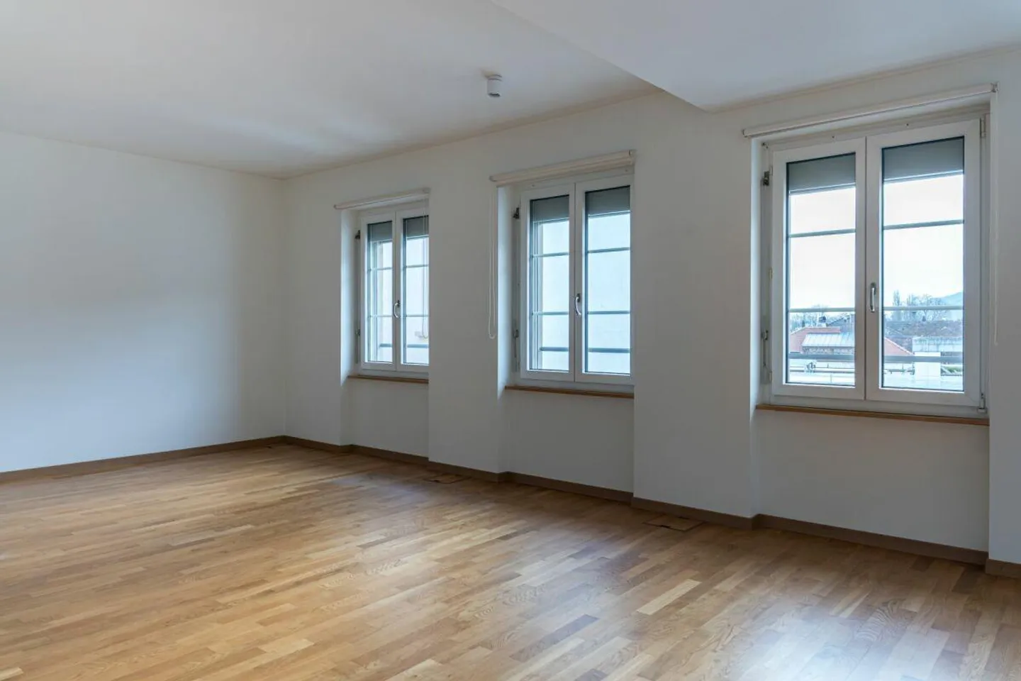Appartement en duplex moderne et spacieux de 3,5 pièces au centre-ville - Photo 3 sur 16