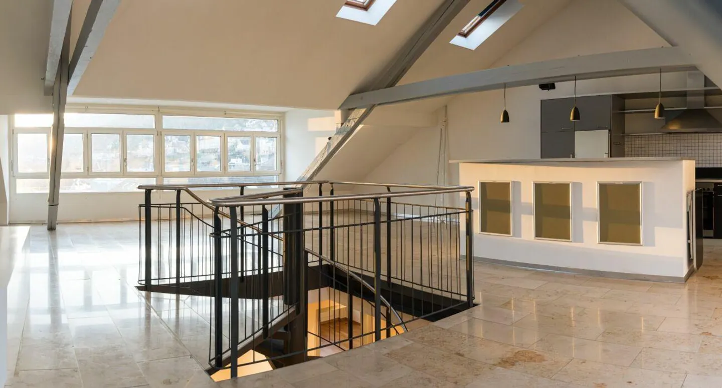 Appartement en duplex moderne et spacieux de 3,5 pièces au centre-ville - Photo 8 sur 16