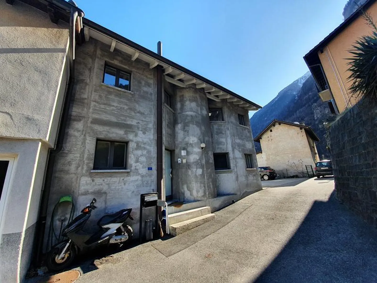 Geräumiges Einfamilienhaus mit Aussicht - Foto 1 von 6