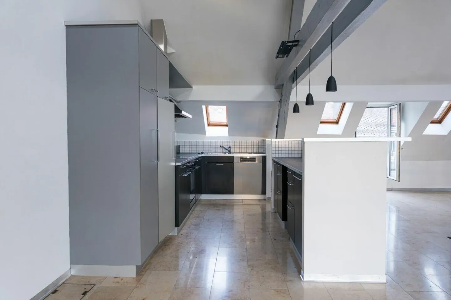 Appartement en duplex moderne et spacieux de 3,5 pièces au centre-ville - Photo 10 sur 16