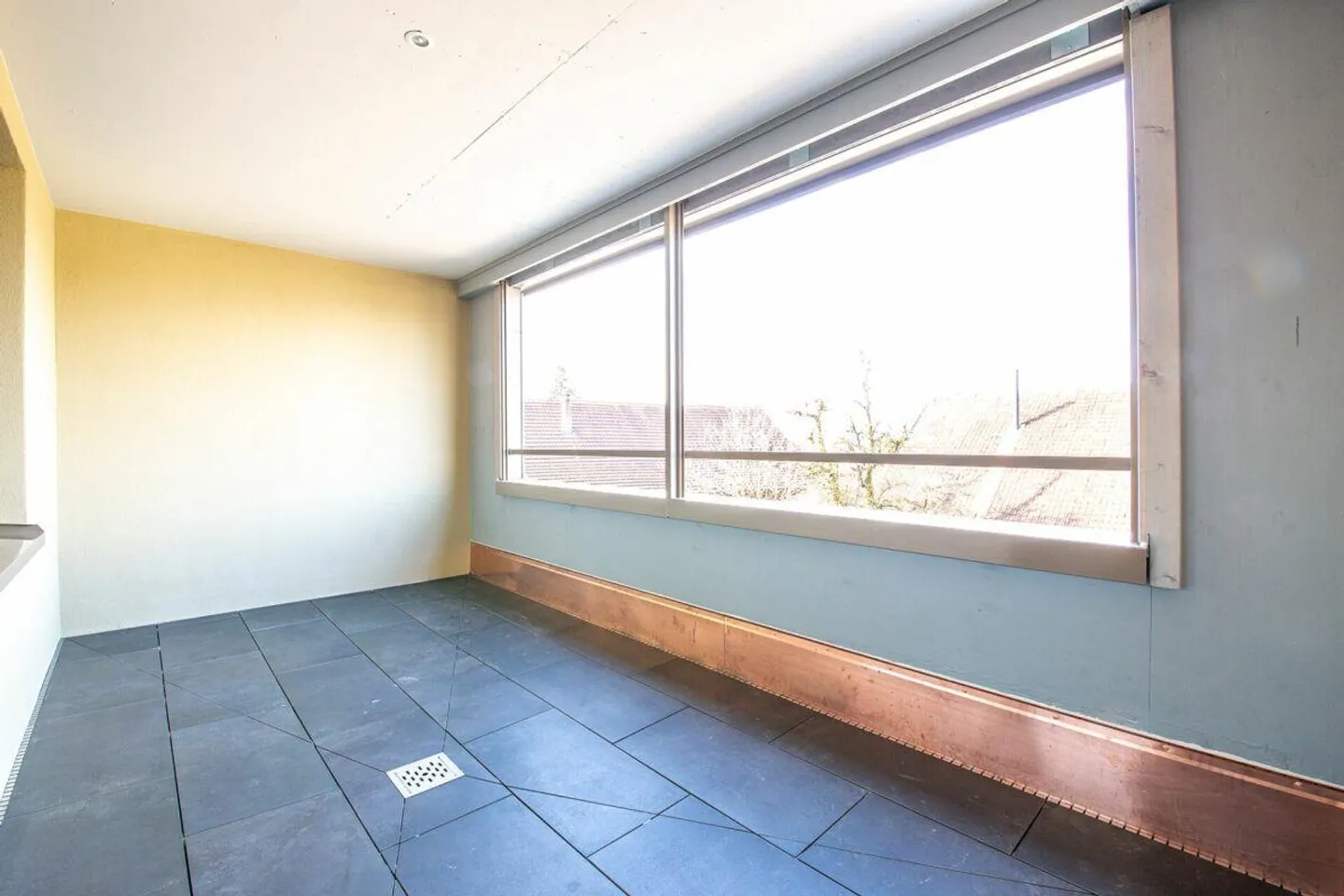 Modern Penthouse Apartment in the Heart of Nänikon - Photo 9 of 11