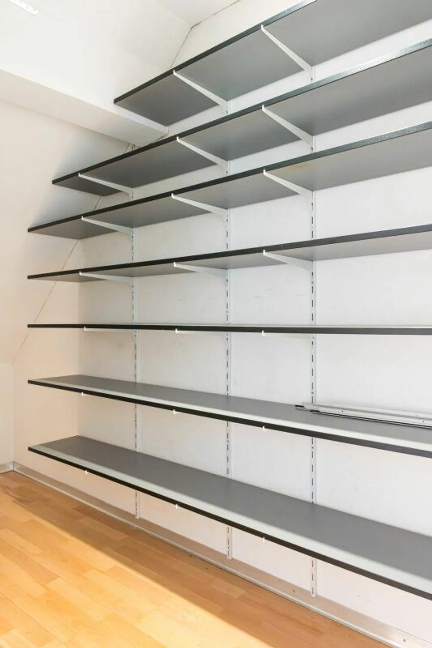 Appartement en duplex moderne et spacieux de 3,5 pièces au centre-ville - Photo 5 sur 16