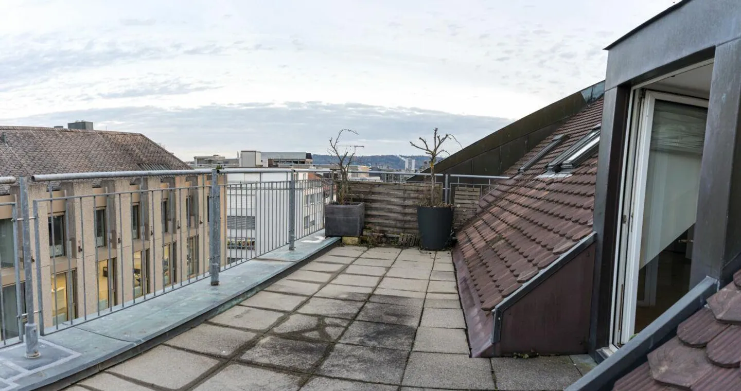 Appartement en duplex moderne et spacieux de 3,5 pièces au centre-ville - Photo 14 sur 16