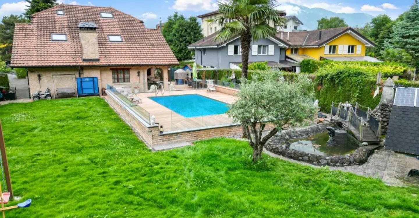 Stunning Villa with Pool - Photo 3 of 13