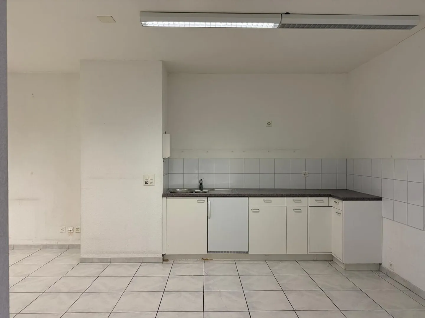 Espace Commercial dans un Emplacement Central - Photo 2 sur 13