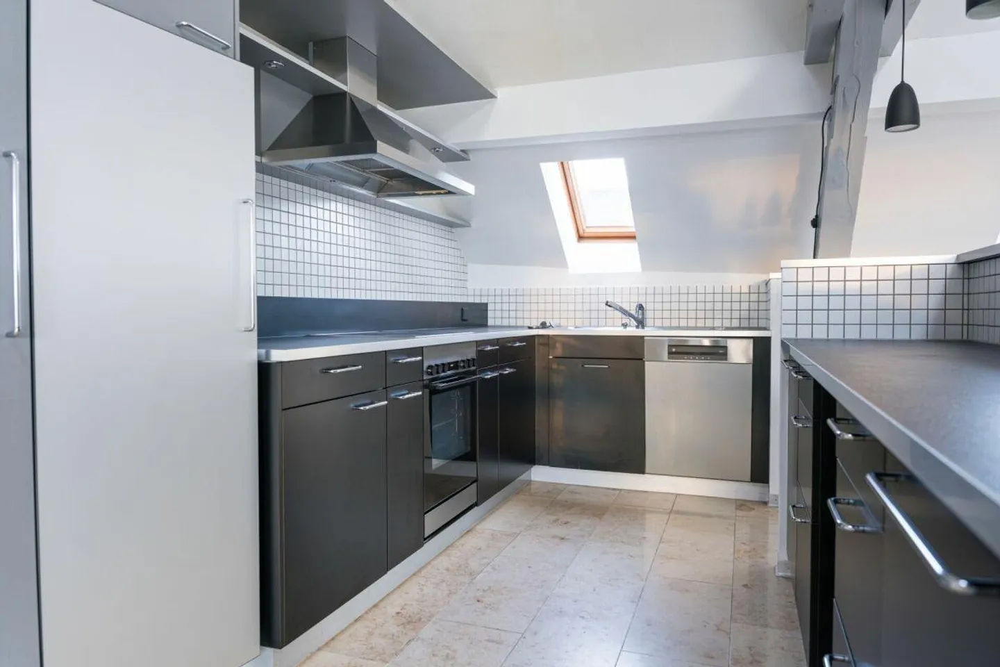 Appartement en duplex moderne et spacieux de 3,5 pièces au centre-ville - Photo 12 sur 16