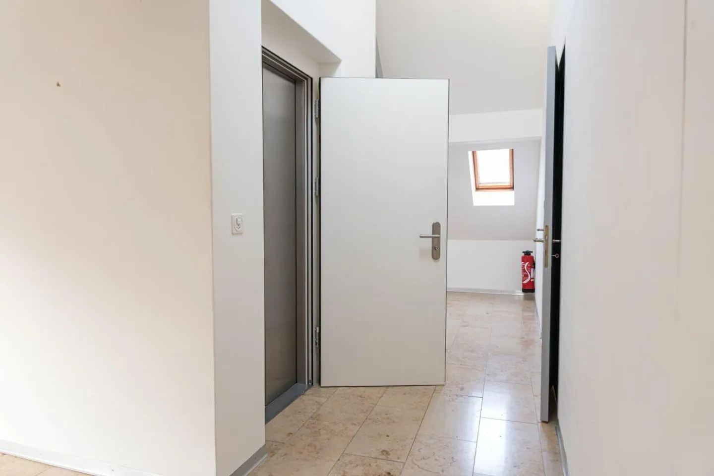 Appartement en duplex moderne et spacieux de 3,5 pièces au centre-ville - Photo 13 sur 16