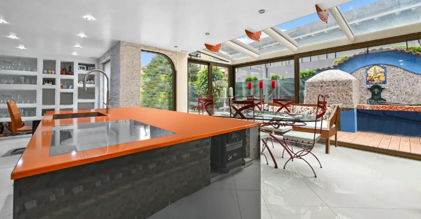 Stunning Villa with Pool - Photo 8 of 13