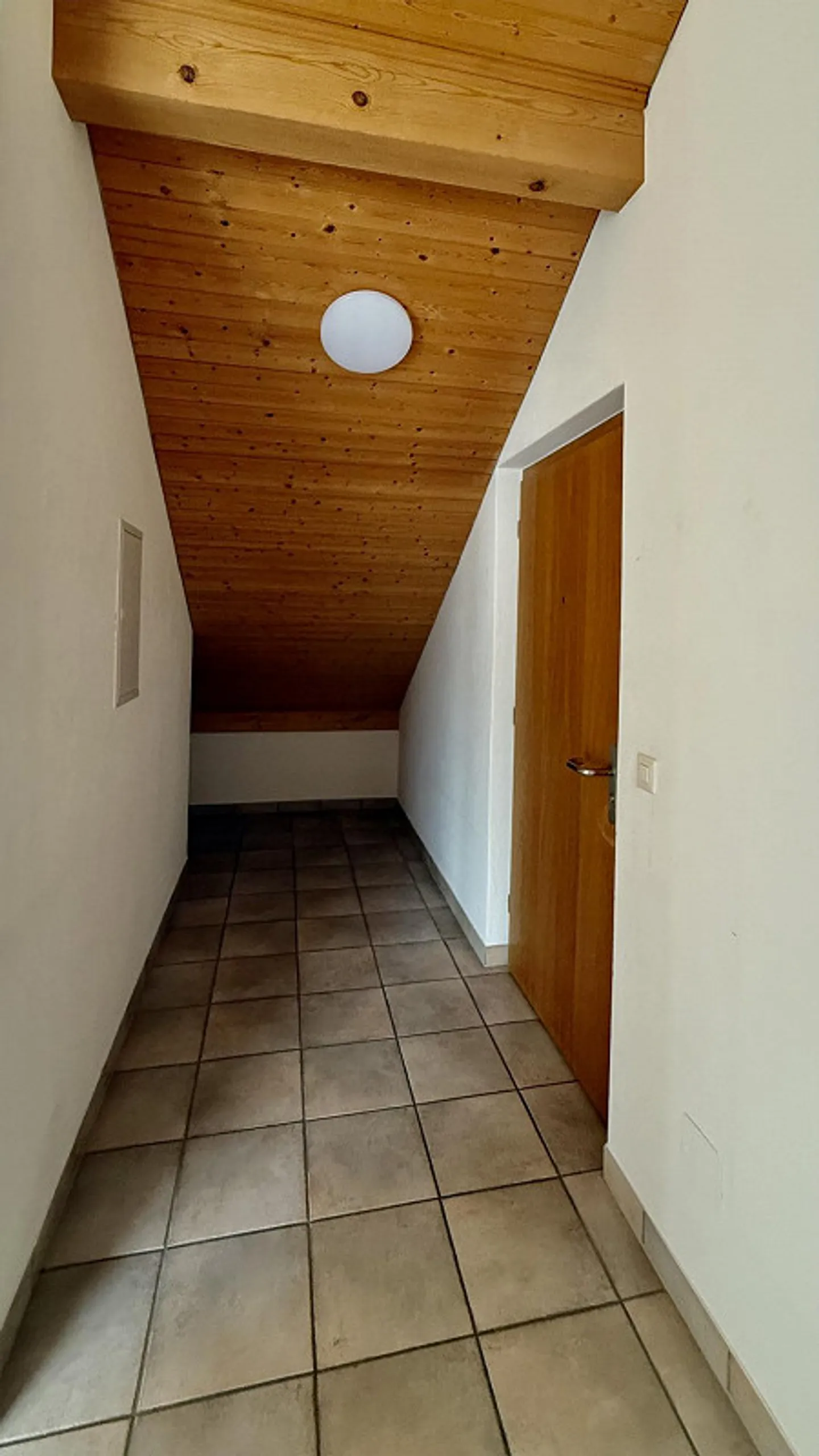 Quietly located, sunny 3 1/2 room attic apartment with two terraces - Photo 5 of 18