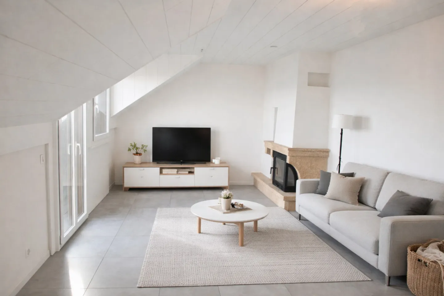 Charmante Dachgeschosswohnung mit Seeblick - Foto 2 von 10