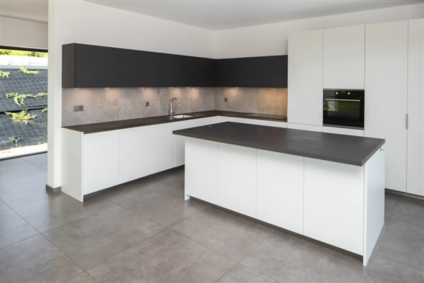 Magnificent new contemporary villa - Photo 7 of 14