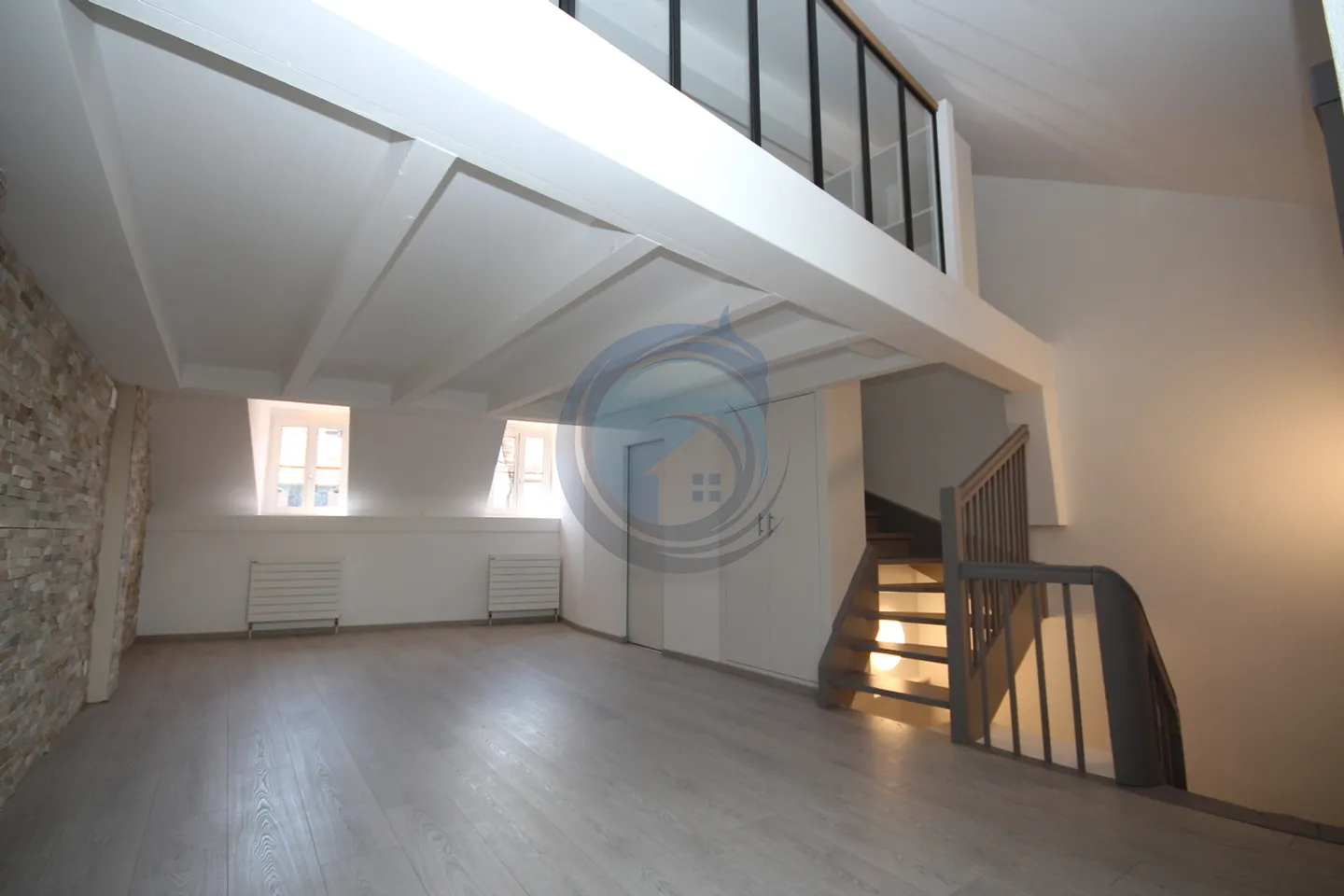 3,5-ZIMMER-DUPLEX-WOHNUNG IM HERZEN DER ALTSTADT VON VEVEY - Foto 4 von 12