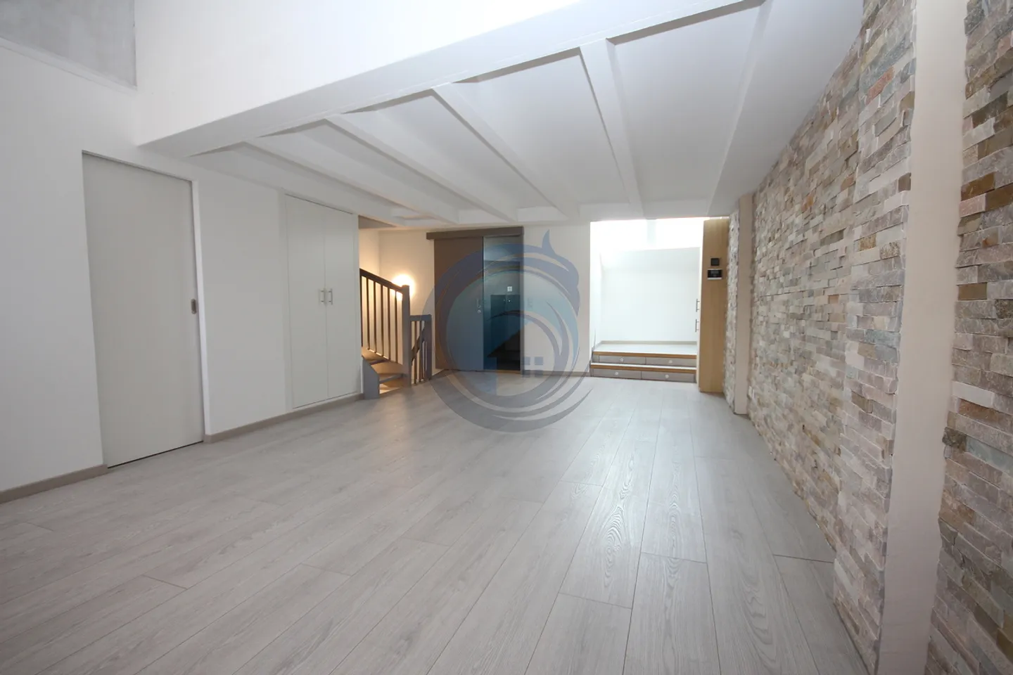 3,5-ZIMMER-DUPLEX-WOHNUNG IM HERZEN DER ALTSTADT VON VEVEY - Foto 3 von 12