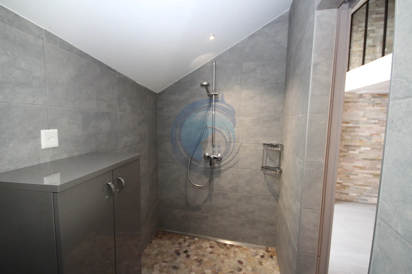 3,5-ZIMMER-DUPLEX-WOHNUNG IM HERZEN DER ALTSTADT VON VEVEY - Foto 11 von 12
