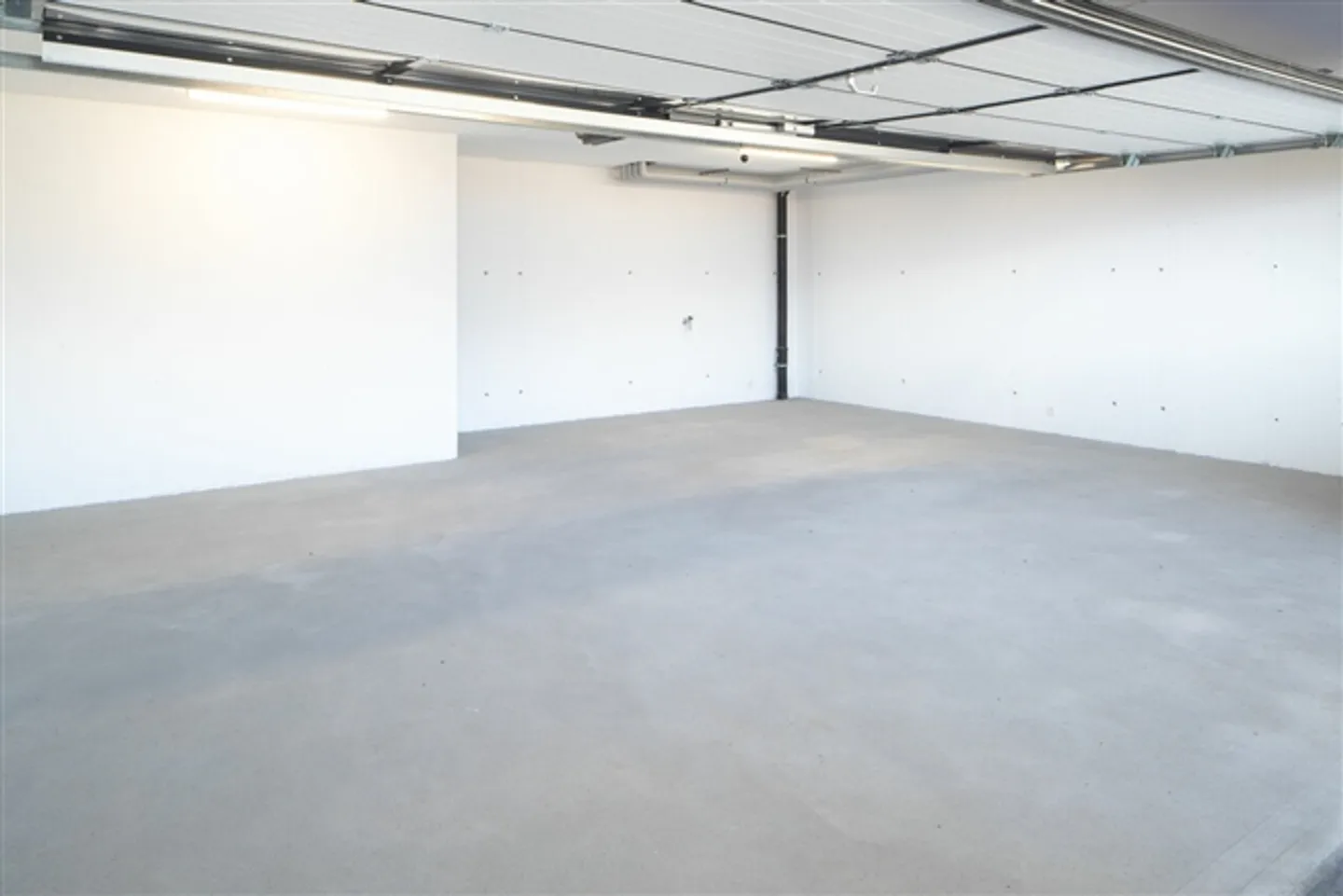 Magnificent new contemporary villa - Photo 12 of 14