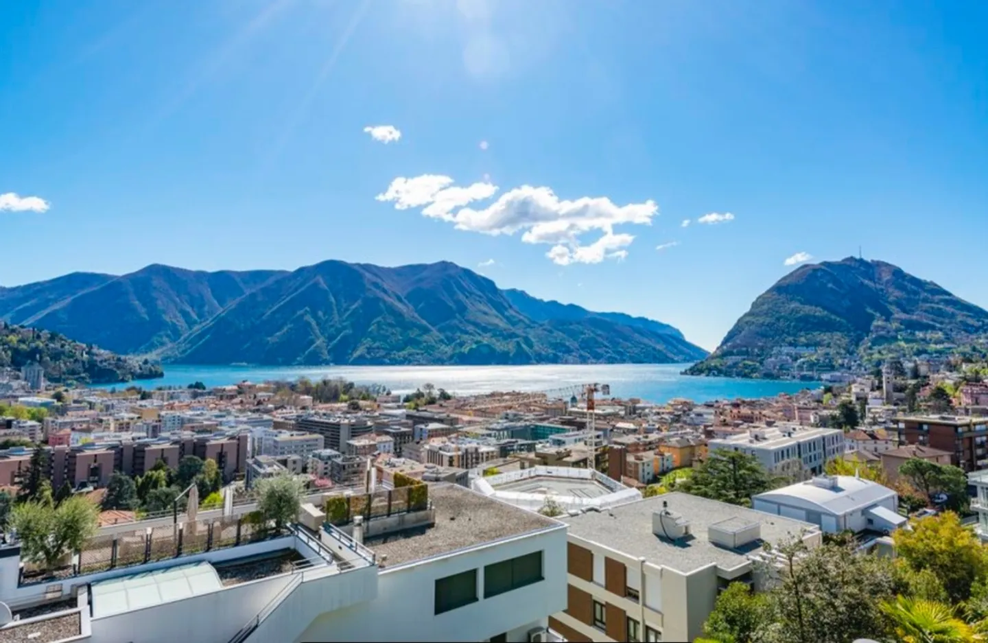 Bright penthouse with 6 rooms in Lugano with lake view - Photo 12 of 13