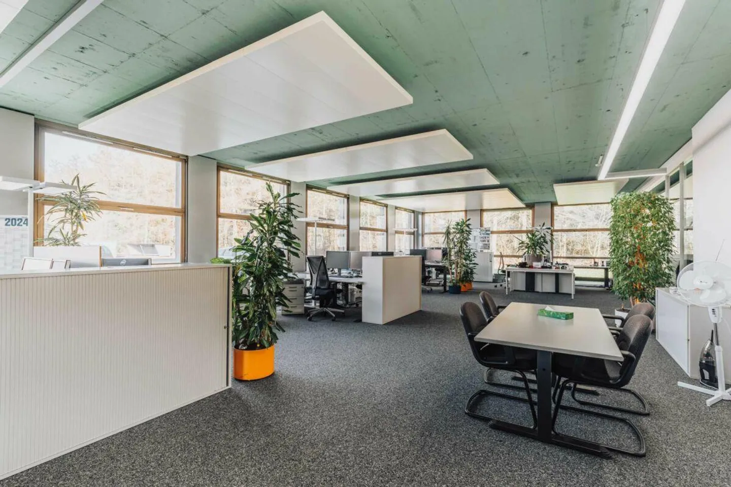 OFFICE BUILDING - Photo 3 of 15