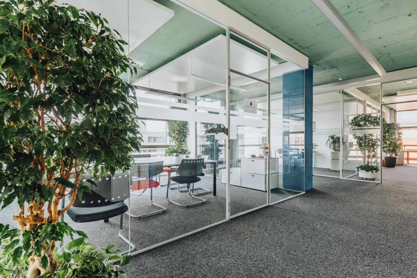 OFFICE BUILDING - Photo 4 of 15