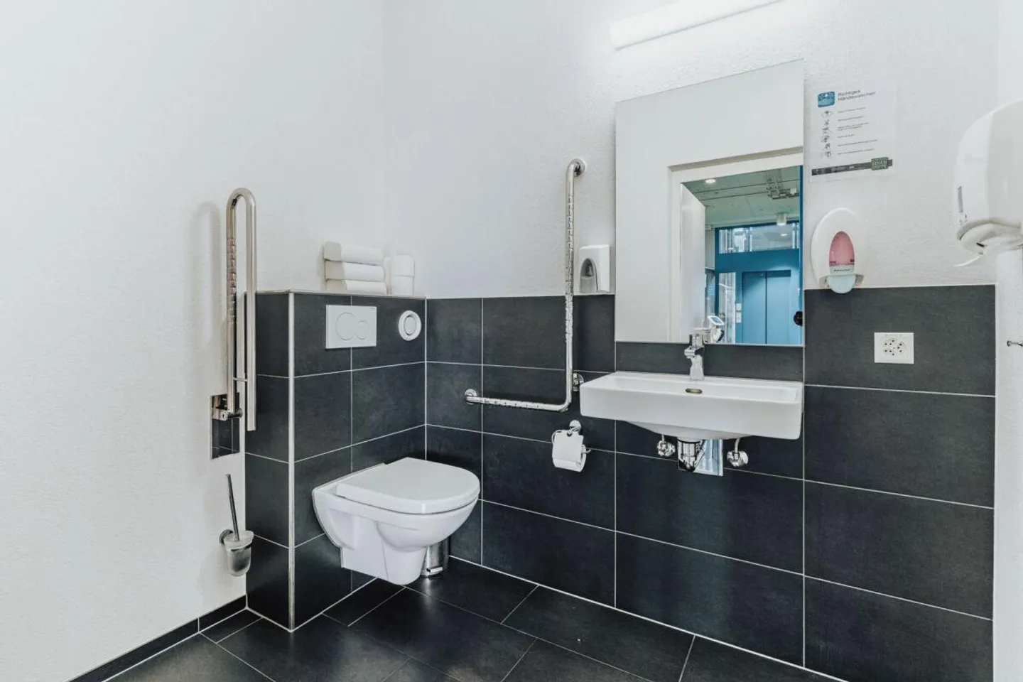 OFFICE BUILDING - Photo 5 of 15