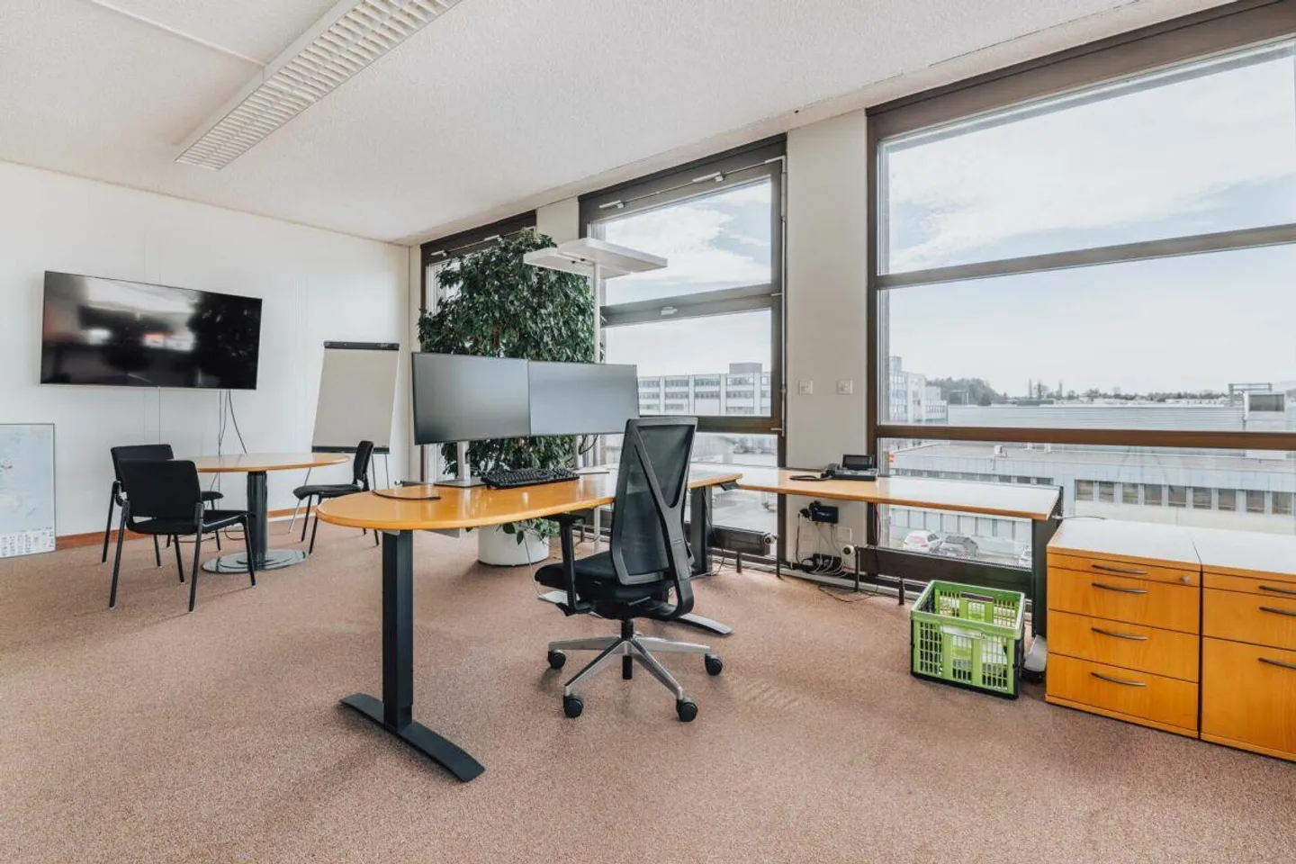 OFFICE BUILDING - Photo 7 of 15