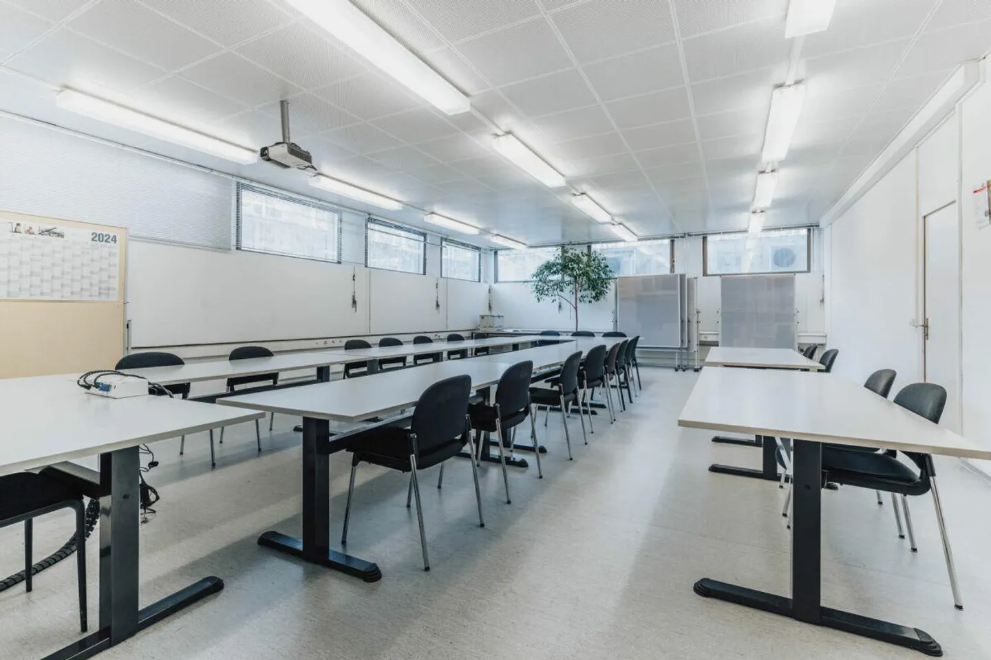 OFFICE BUILDING - Photo 11 of 15