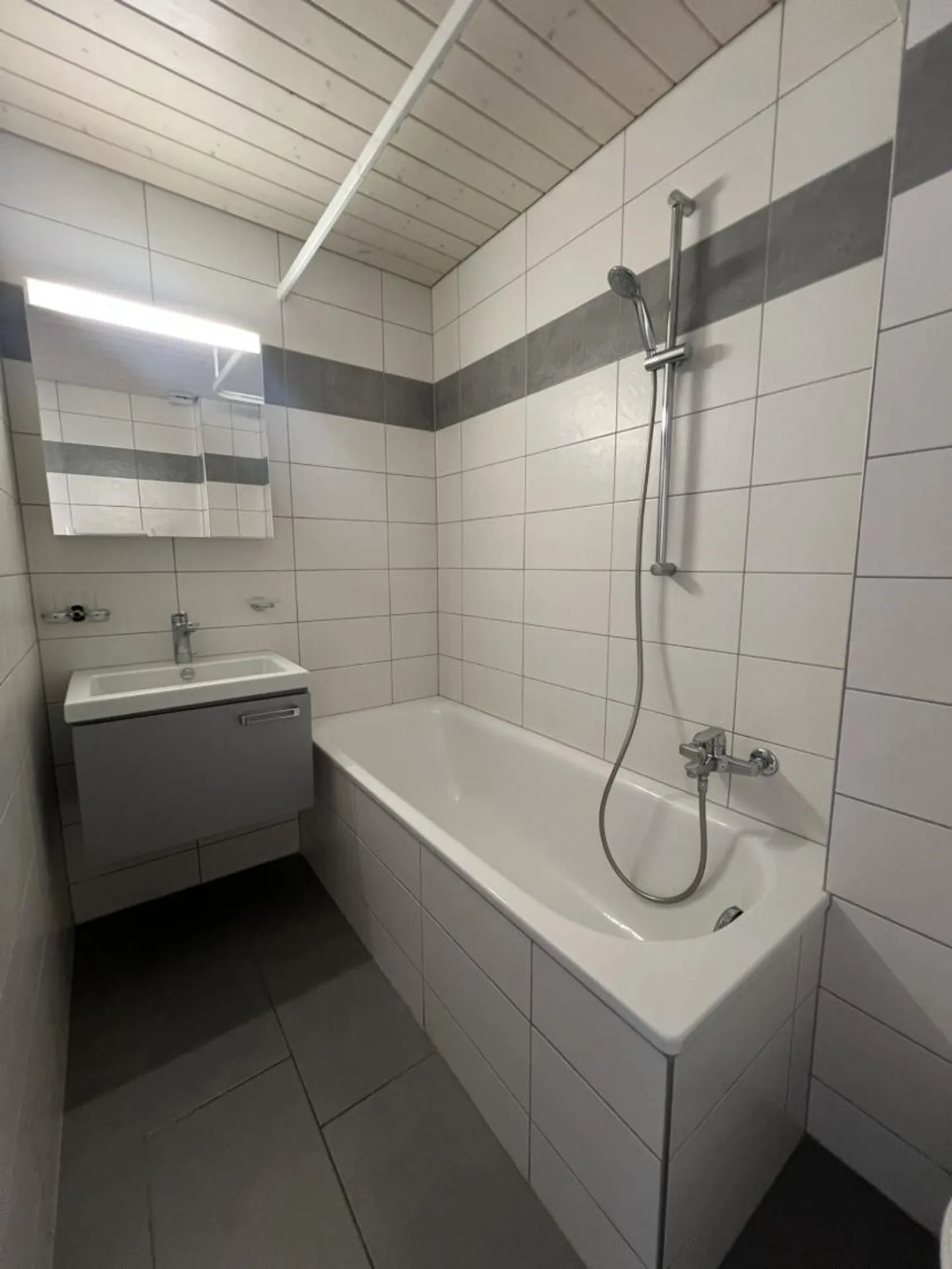 Sankt-Imier, beautiful 3-room apartment with equipped kitchen - Photo 2 of 6