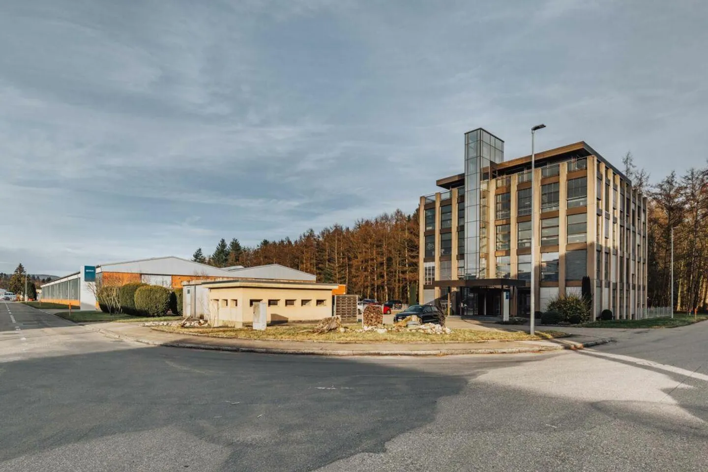 OFFICE BUILDING - Photo 15 of 15