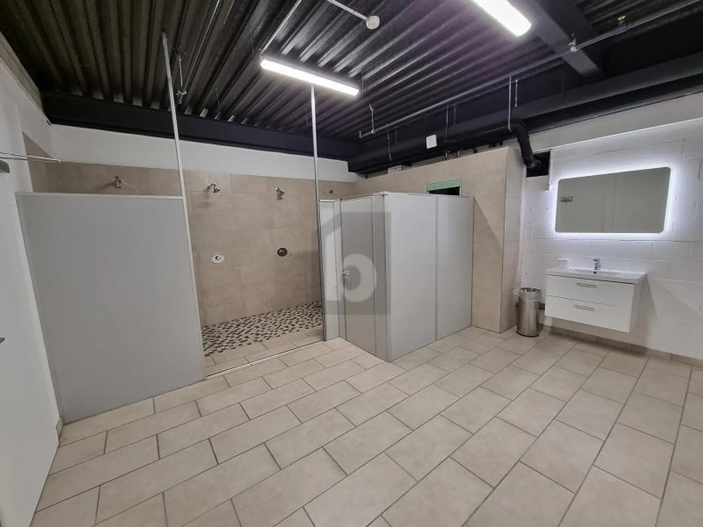 STANZA MULTIFUNZIONALE - UFFICIO / MAGAZZINO / PRODUZIONE - Foto 5 di 6