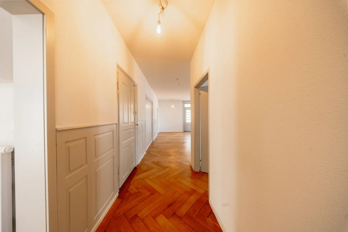 First-class commercial space in prime location - Photo 9 of 11