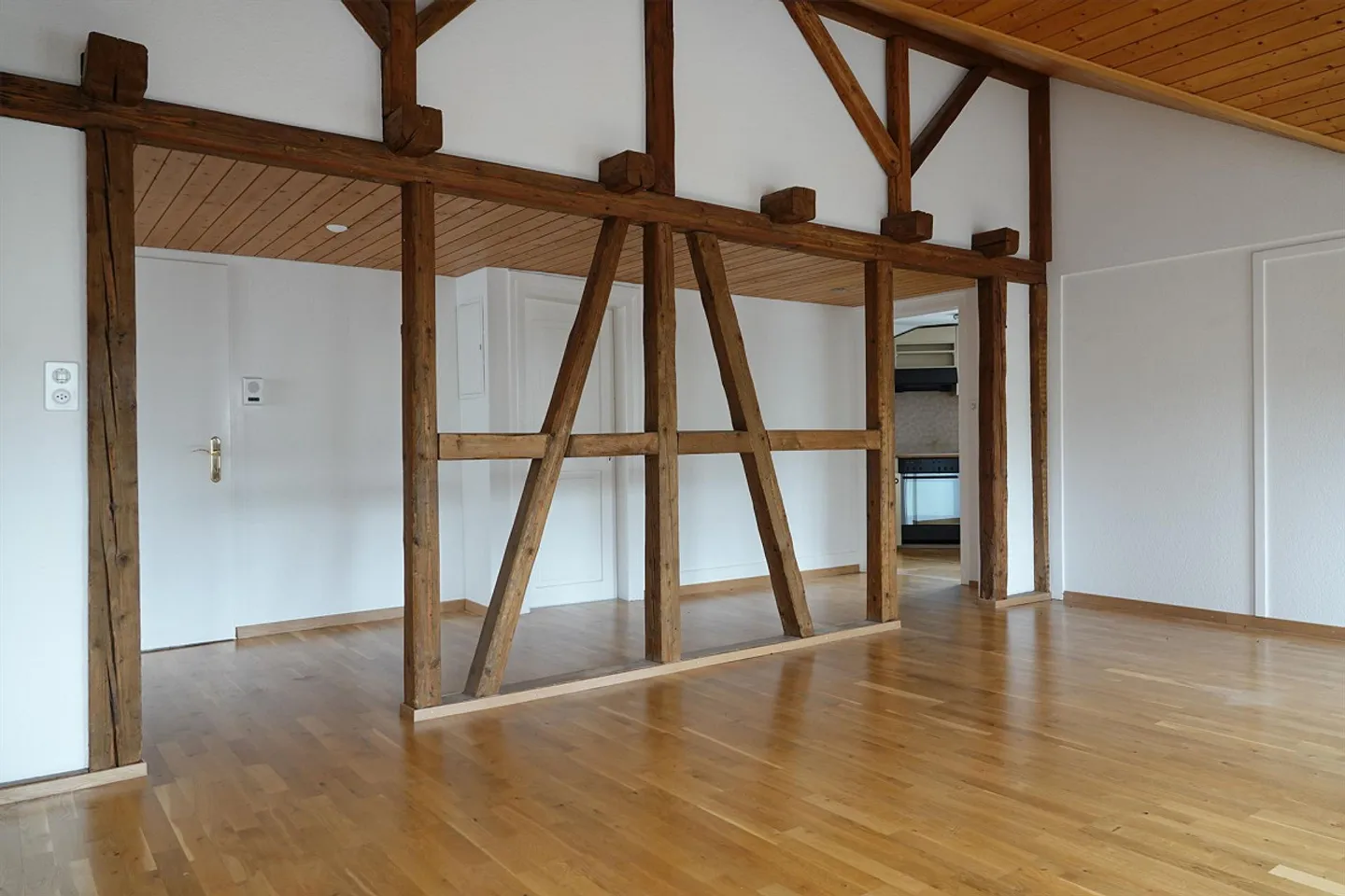 Bright 7.5 Room Maisonette Apartment - Photo 1 of 10