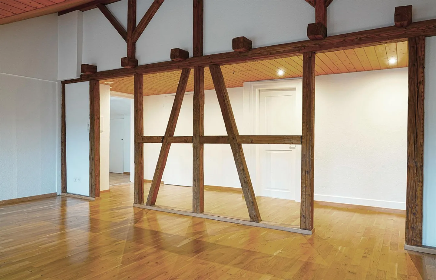 Bright 7.5 Room Maisonette Apartment - Photo 2 of 10