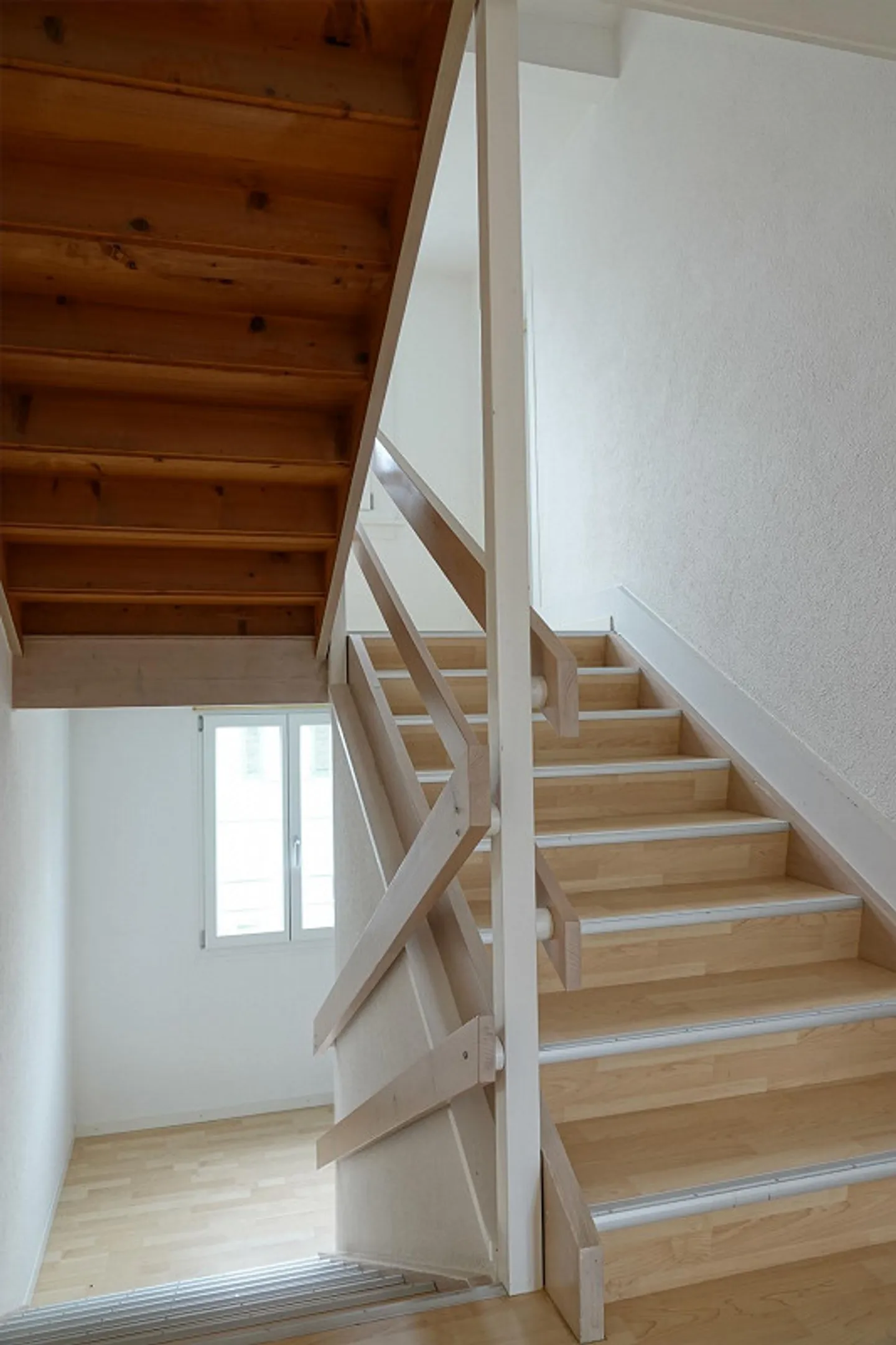 Bright 7.5 Room Maisonette Apartment - Photo 8 of 10